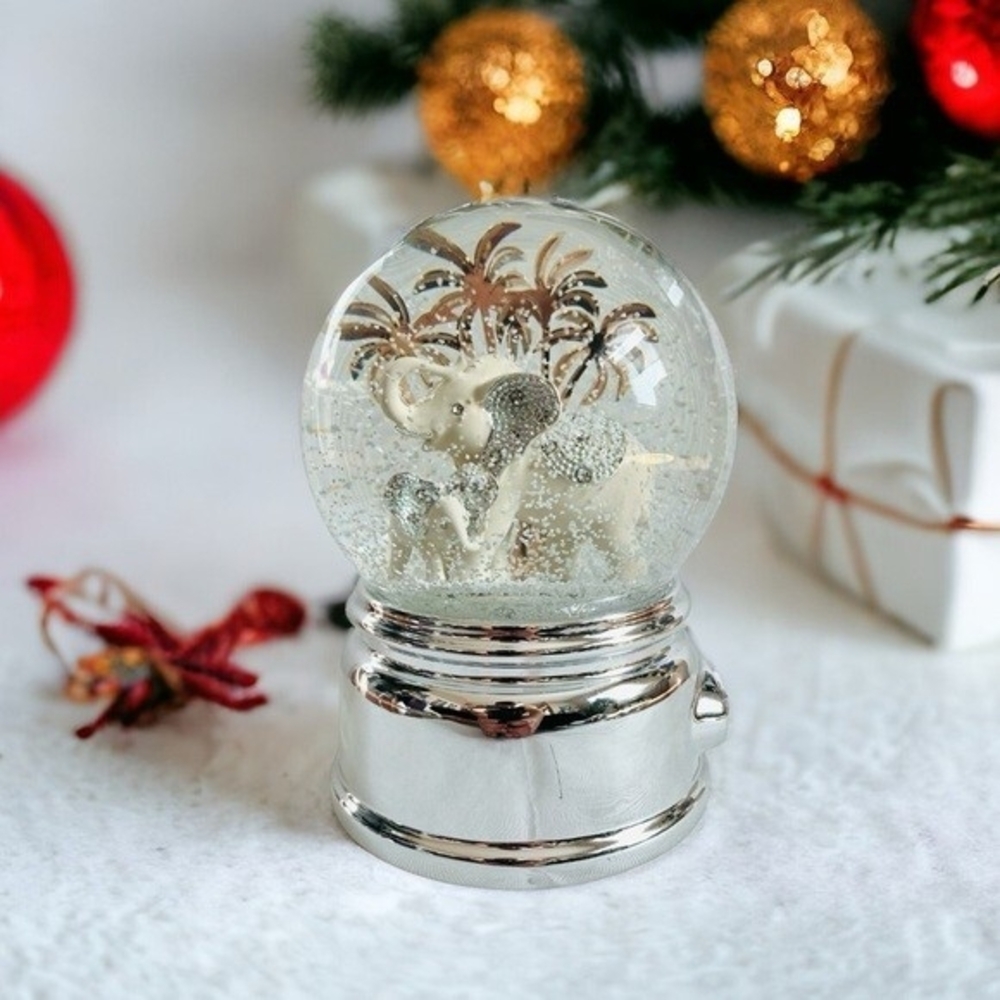 Things Remembered 2013 Musical Elephant Snow Globe 6.7" Born Free Christmas VG